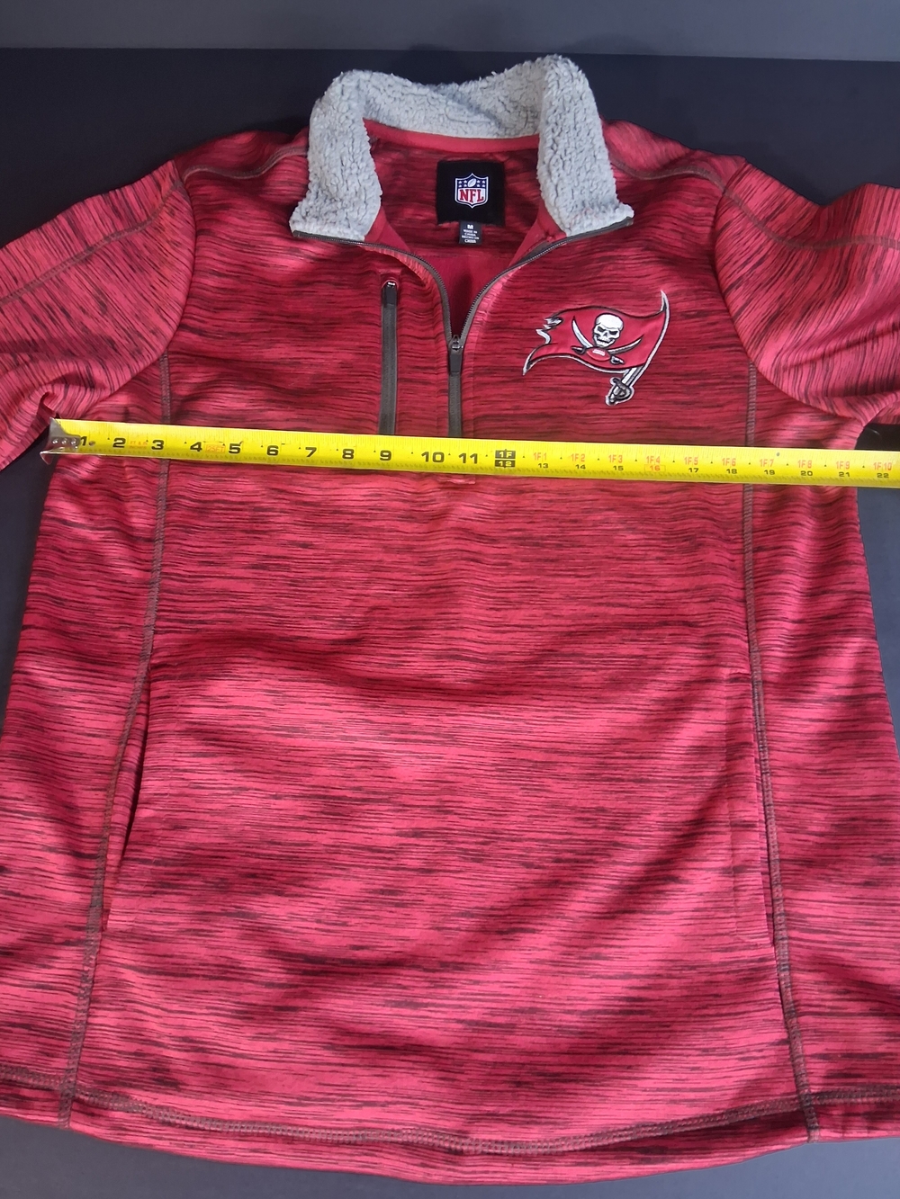 NWT NFL Tampa Bay Buccaneers Red Sherpa Collar Quarter-Zip Pullover - Mens M